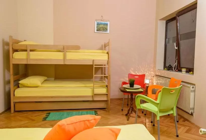 Hostel White Town
