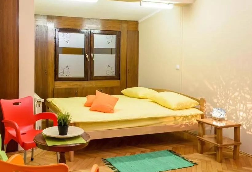Hostel White Town