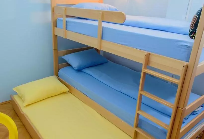 Hostel White Town