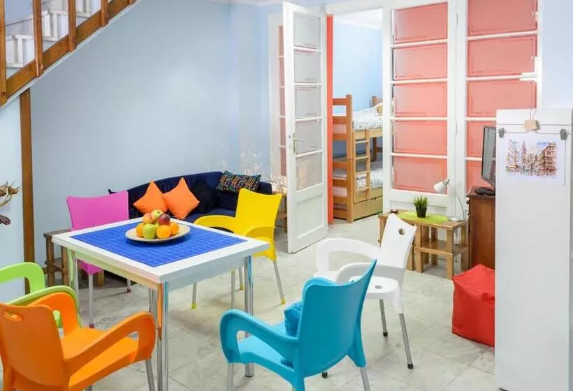 Hostel White Town