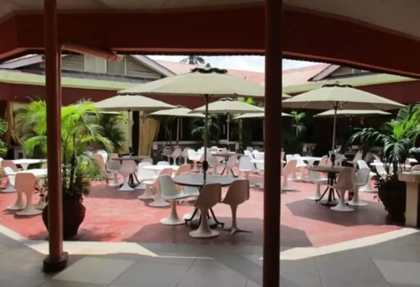 هتل Jambo Village