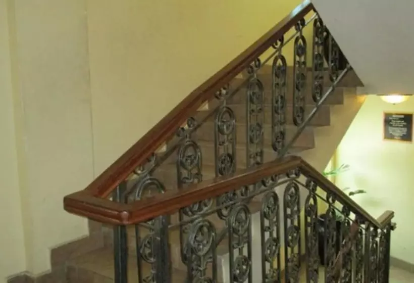 هتل Jambo Village