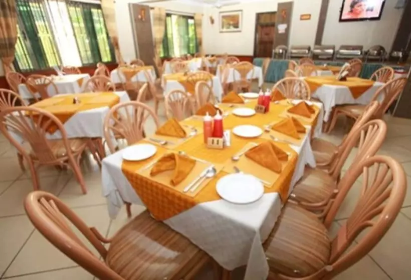 هتل Jambo Village