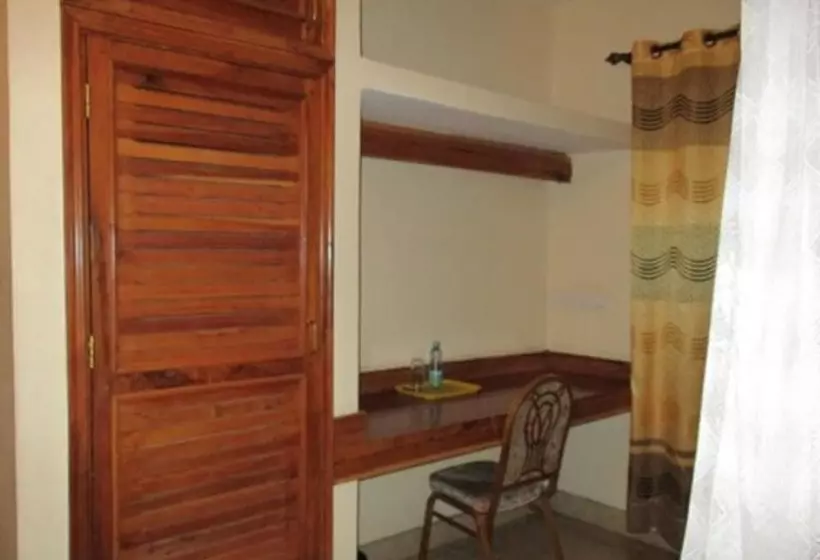 هتل Jambo Village