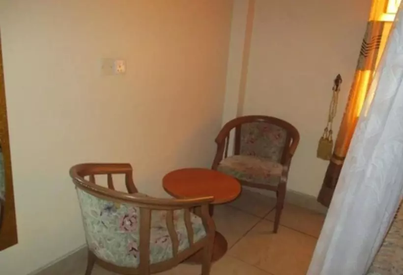 هتل Jambo Village