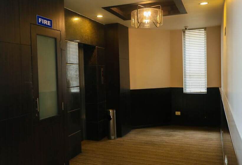 Отель Cs Boutique