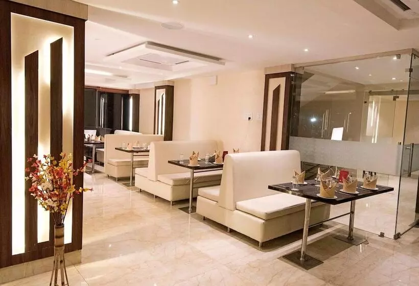 ホテル Regenta Inn Larica