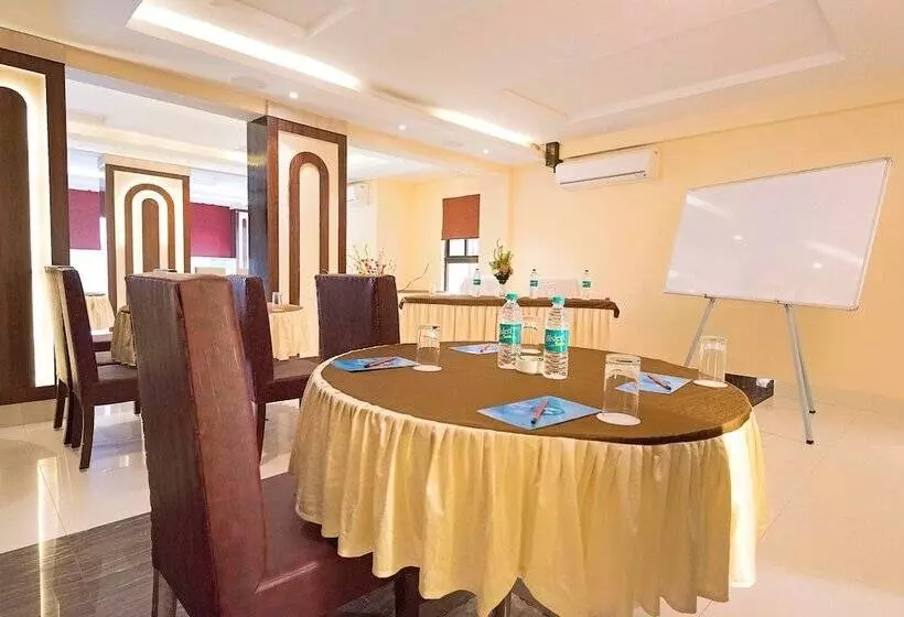 ホテル Regenta Inn Larica