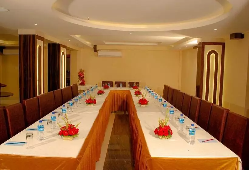 ホテル Regenta Inn Larica