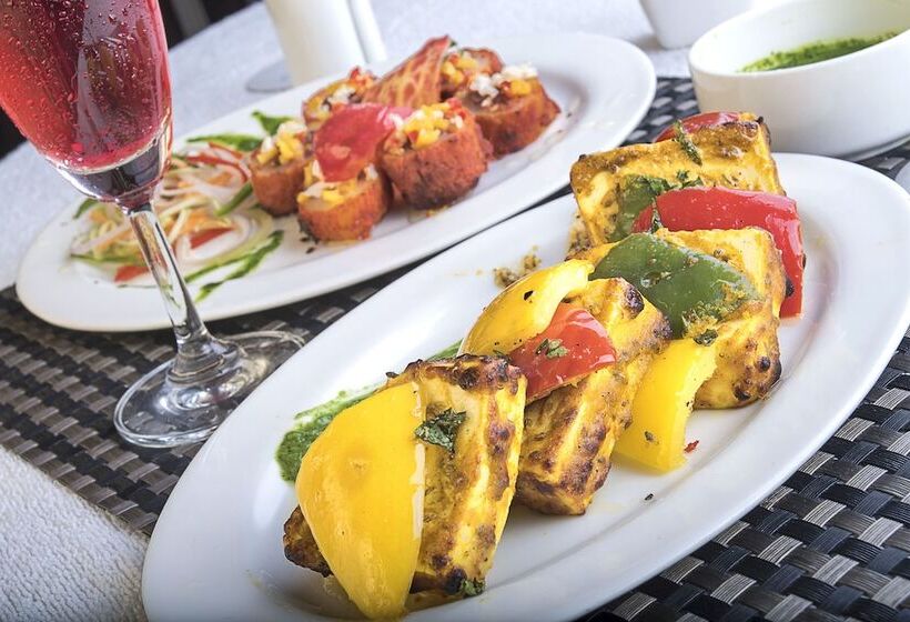 Отель Regenta Inn Larica