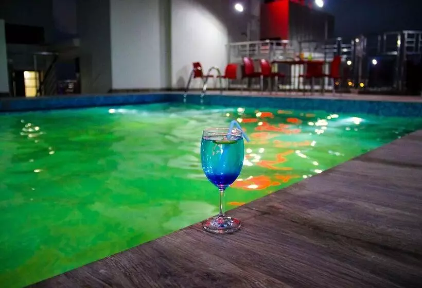 ホテル Regenta Inn Larica