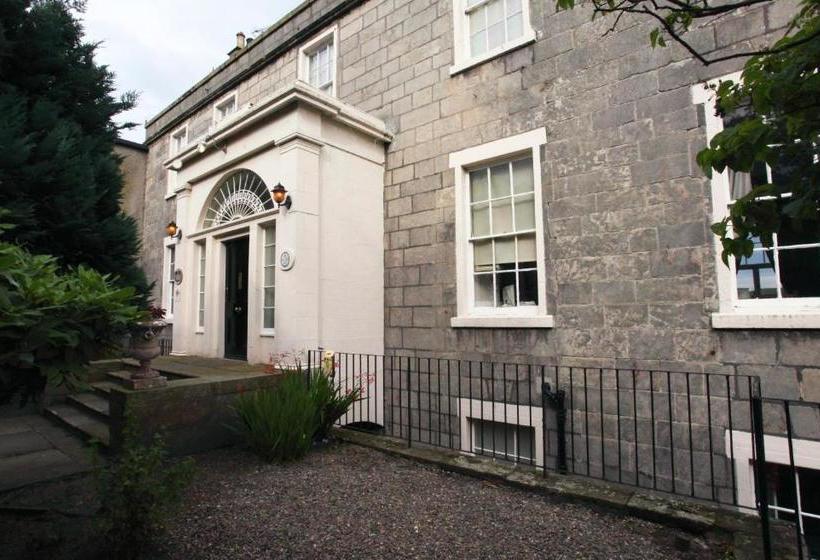 בית מלון כפרי The County