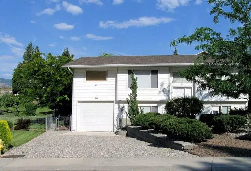 1 Of A Kind Sculpture B&b