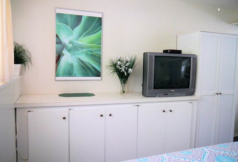 1 Of A Kind Sculpture B&b