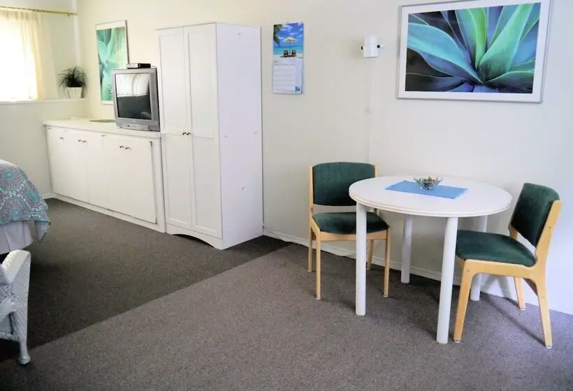 1 Of A Kind Sculpture B&b