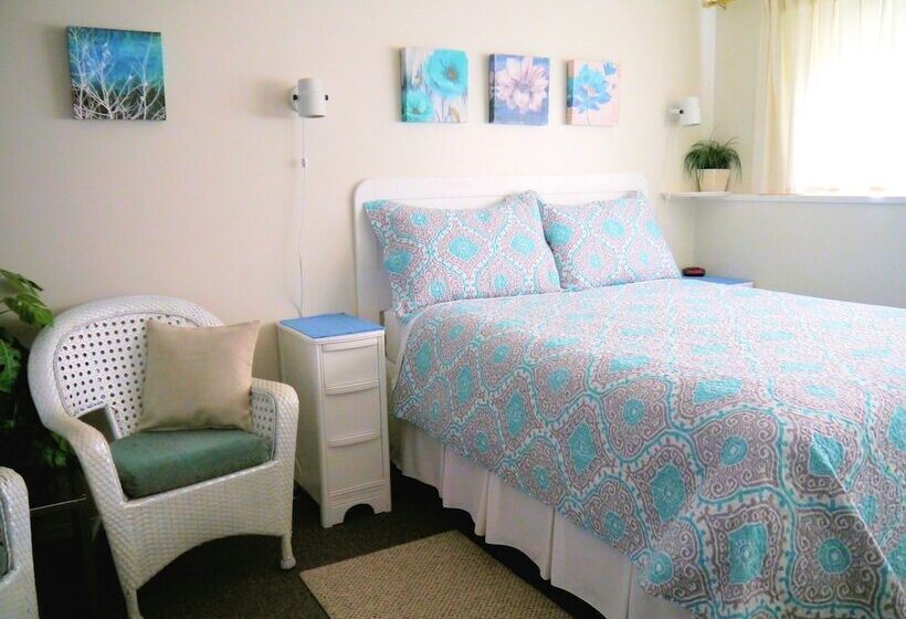 1 Of A Kind Sculpture B&b