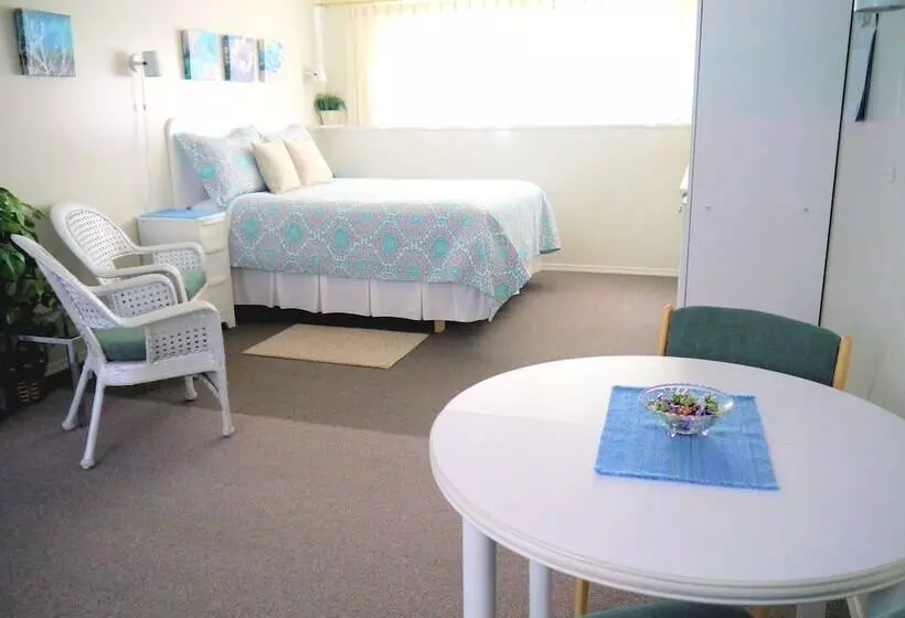 1 Of A Kind Sculpture B&b