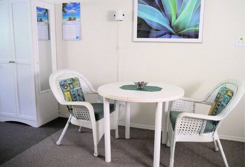 1 Of A Kind Sculpture B&b