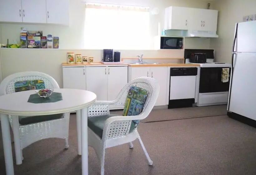 1 Of A Kind Sculpture B&b