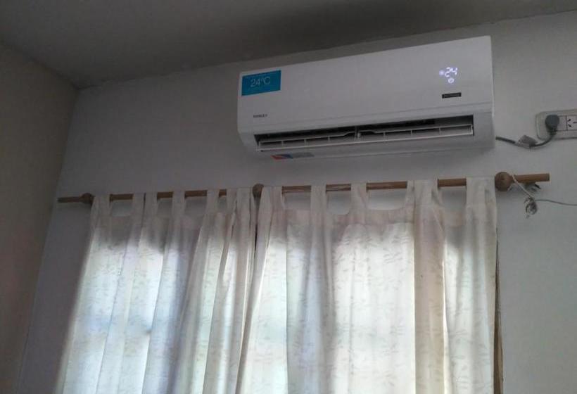 تختخواب و صبحانه Posada Chalet De Bassi