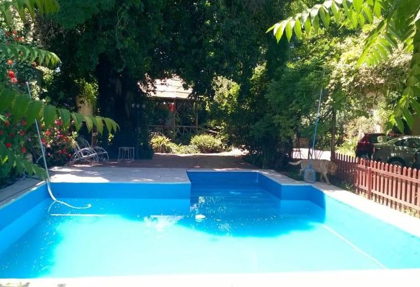 تختخواب و صبحانه Posada Chalet De Bassi