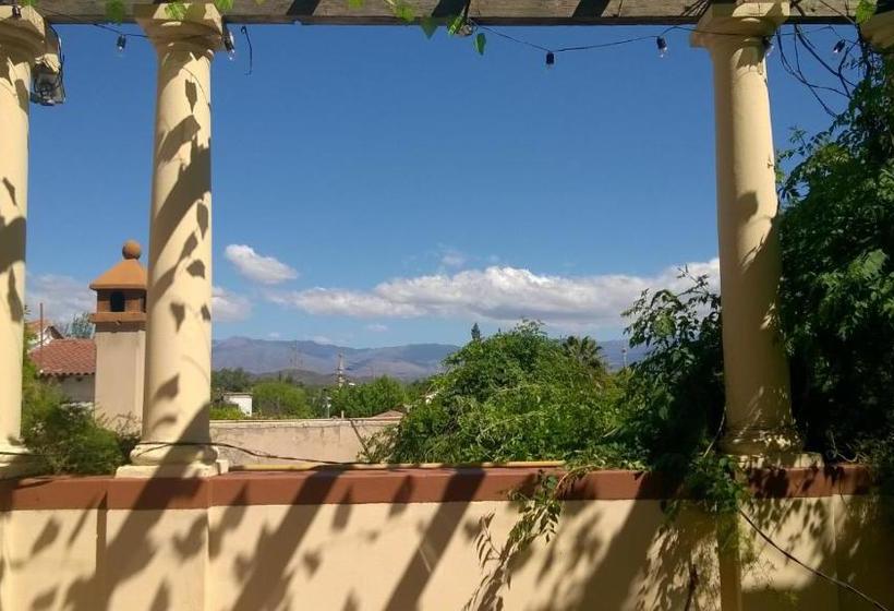 تختخواب و صبحانه Posada Chalet De Bassi