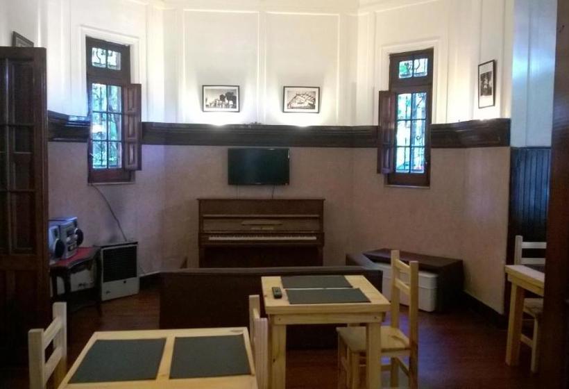 تختخواب و صبحانه Posada Chalet De Bassi