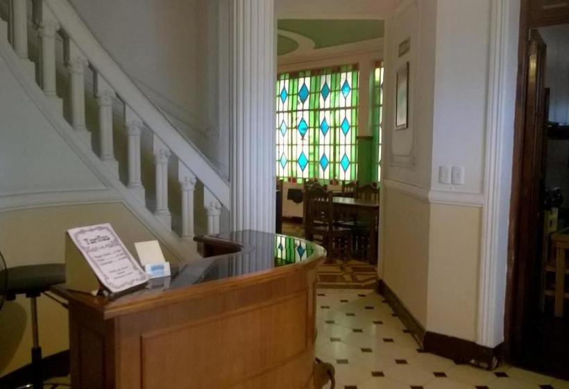 تختخواب و صبحانه Posada Chalet De Bassi