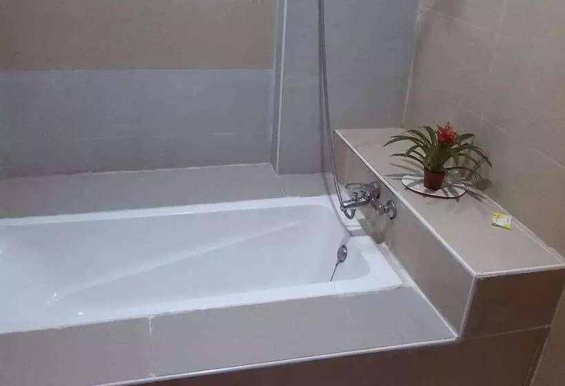 هتل Baobabed Hostel Bagan@ Bagan May