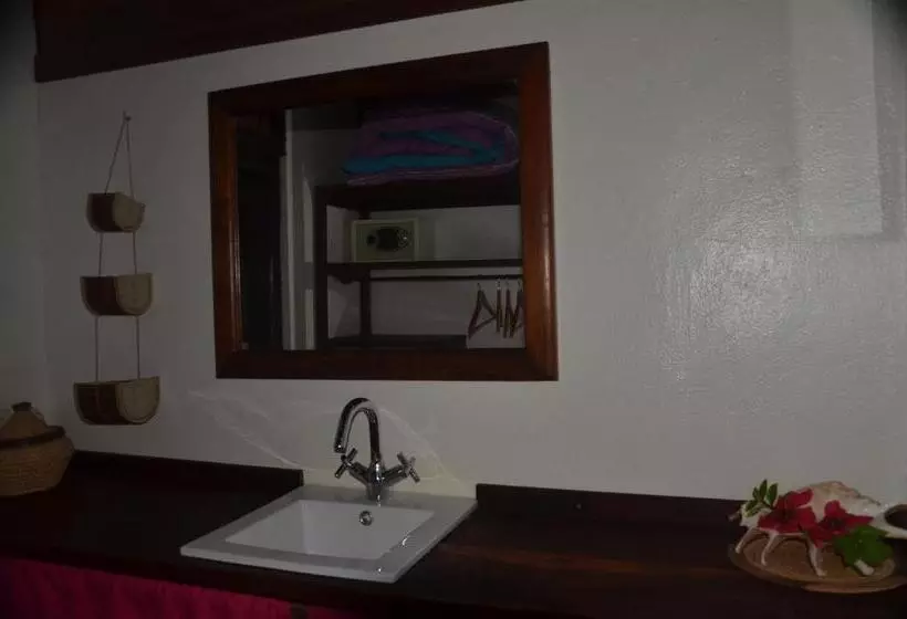 هتل Boraha Village Ecolodge