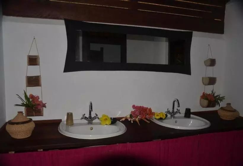 هتل Boraha Village Ecolodge