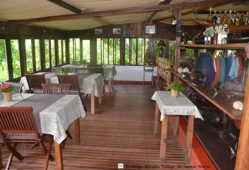 هتل Boraha Village Ecolodge
