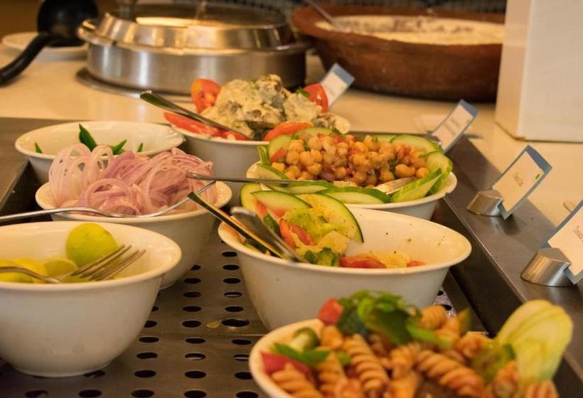 Hotelli Charu Palace