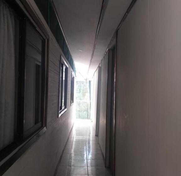 Отель Downtown Montezuma Hostel