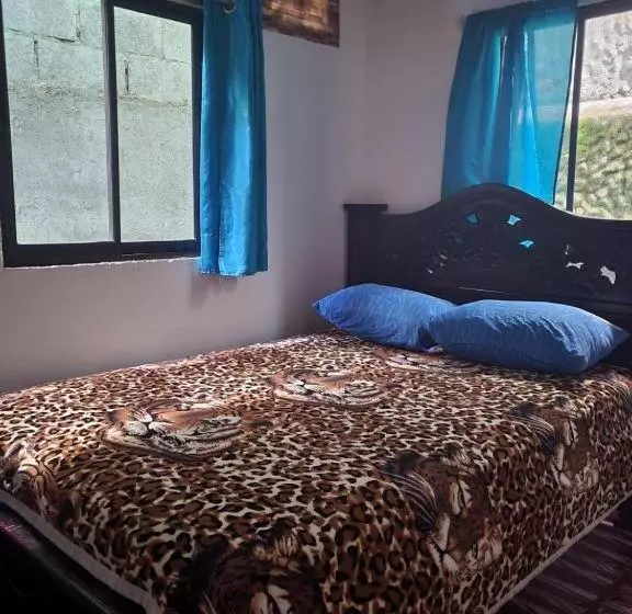 Hotelli Downtown Montezuma Hostel