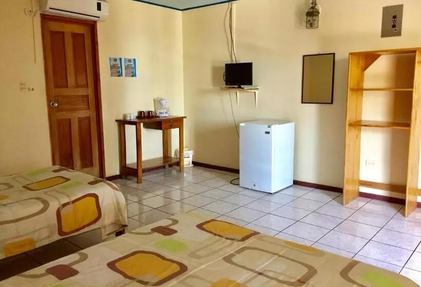 Hotelli Downtown Montezuma Hostel