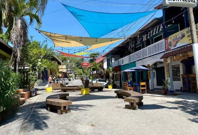 Hotelli Downtown Montezuma Hostel