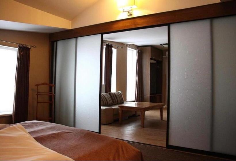 هتل Pivdenna Brama