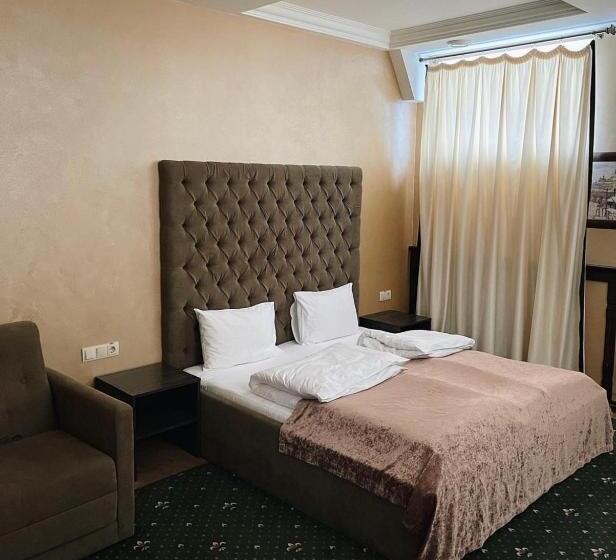 هتل Pivdenna Brama