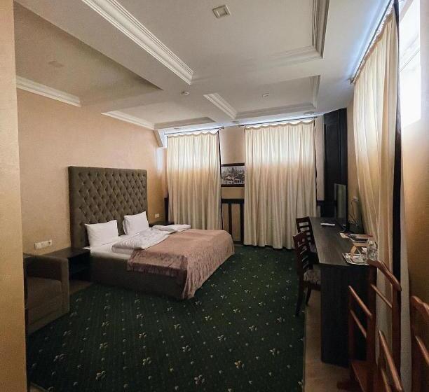 هتل Pivdenna Brama