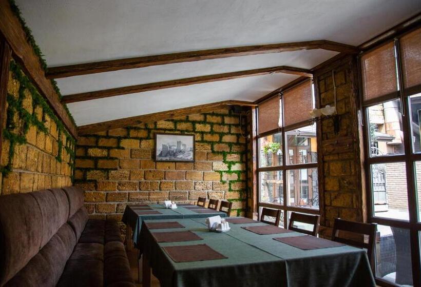 هتل Pivdenna Brama