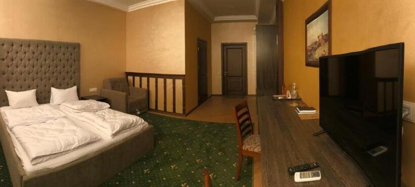 هتل Pivdenna Brama