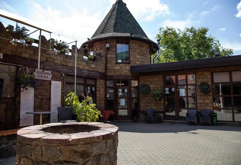 هتل Pivdenna Brama