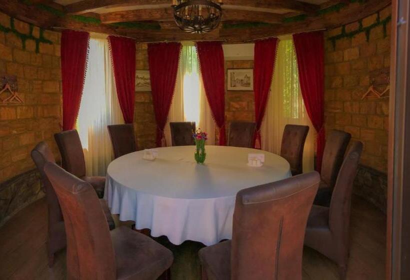 هتل Pivdenna Brama