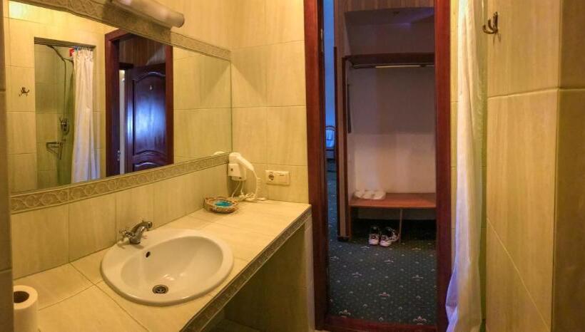 هتل Pivdenna Brama