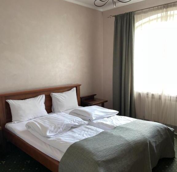 هتل Pivdenna Brama