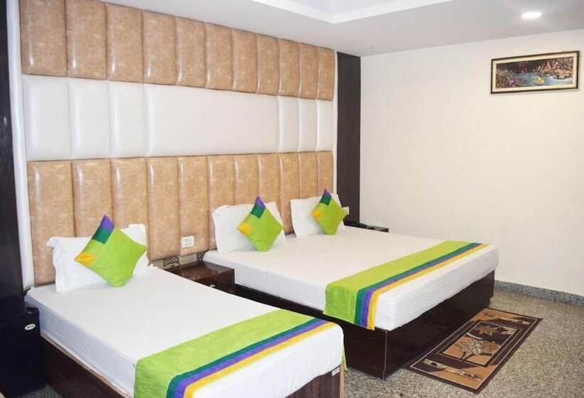 בית מלון כפרי The Paramont, Delhi