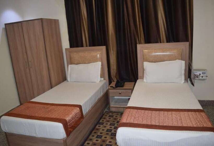 בית מלון כפרי The Paramont, Delhi