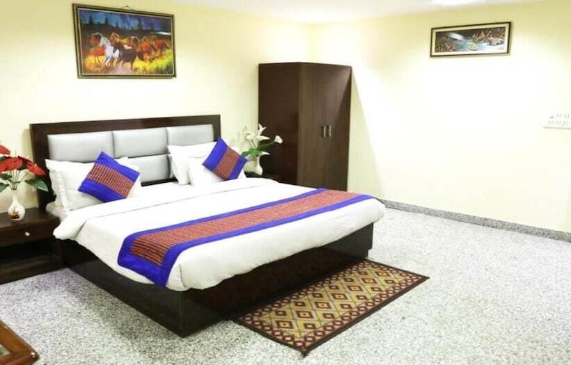 בית מלון כפרי The Paramont, Delhi