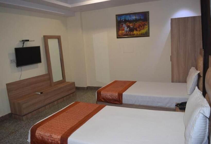 בית מלון כפרי The Paramont, Delhi